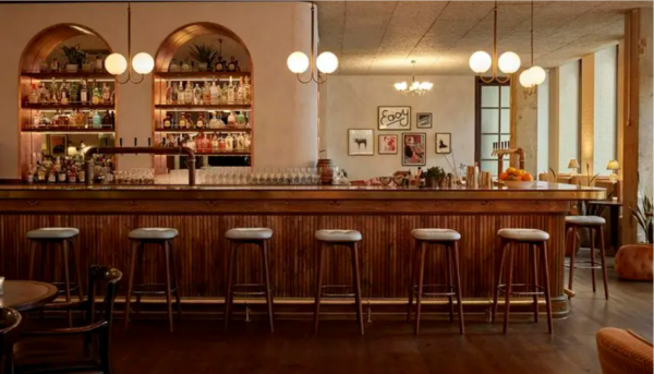 Die holzvertäfelte Bar im The Hoxton in Holborn. Ein perfektes Beispiel für Casual Hospitality