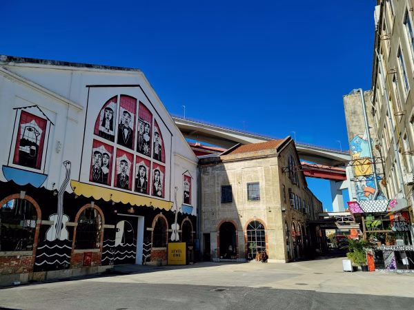 LX Factory Lisboa - Kreatives Areal mit Shops, Cafés und Studios